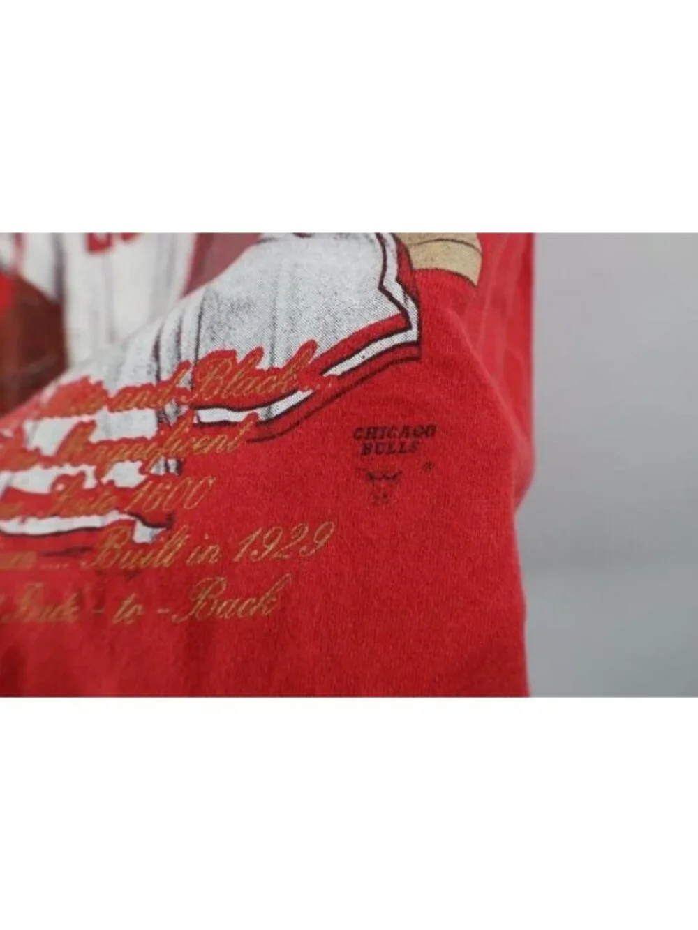 Vtg 90s Mens Medium Distressed Chicago Bulls Basketball Locker Room T-Shirt USA